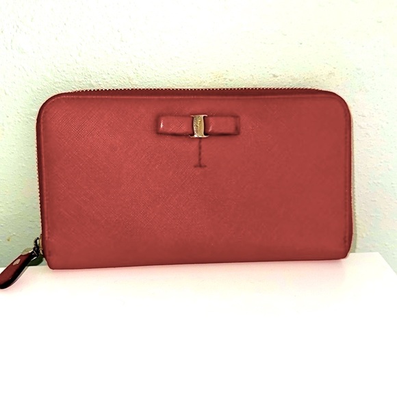 Salvatore Ferragamo Saffiano Wallet. Very Good Used Condition - Picture 1 of 13